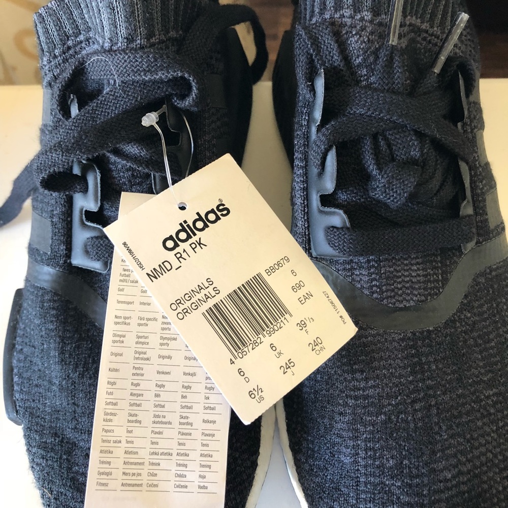Black Prime-knit Adidas Tennis shoes - Picture 3 of 4